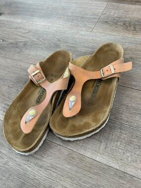 Birkenstock Gizeh Sandals in Peachy Pink Leather